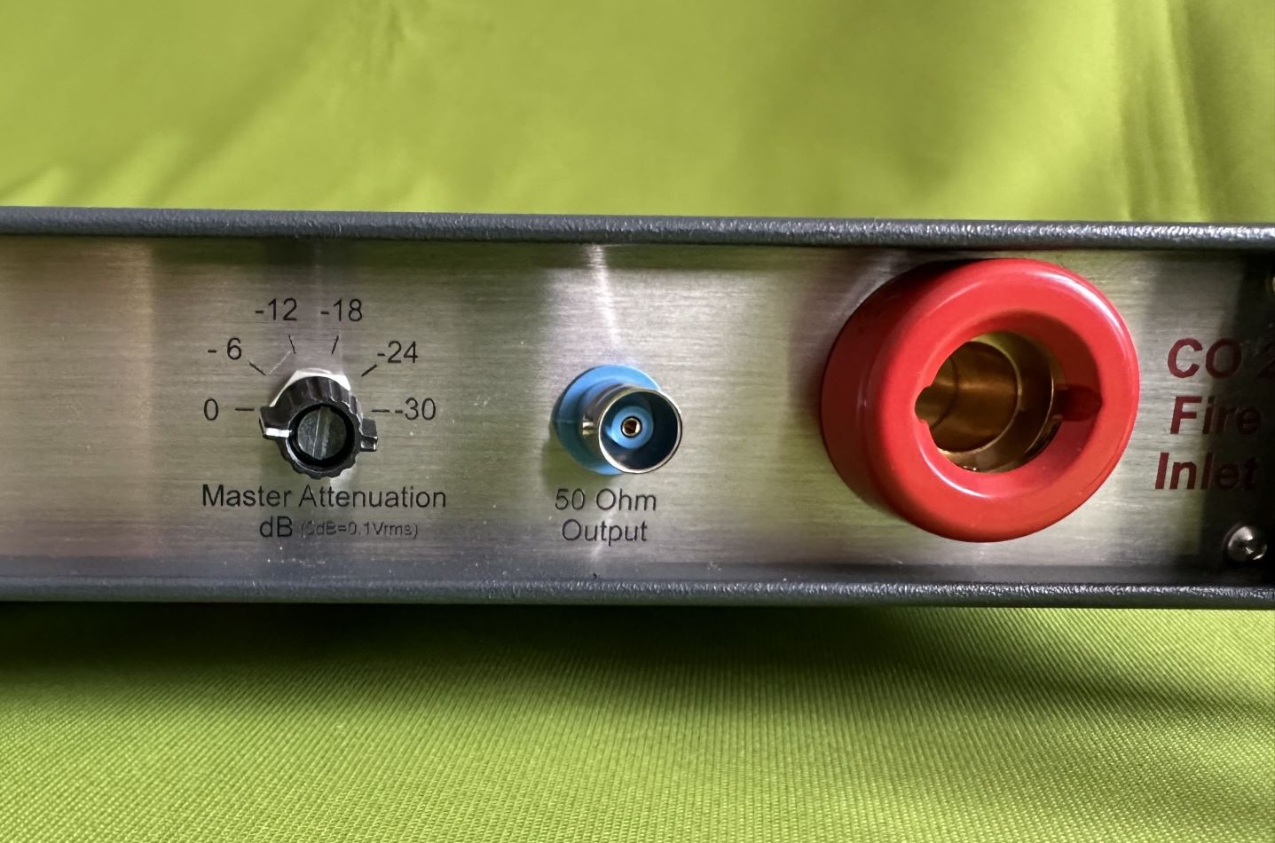 Kemo third octave calibrator front panel
