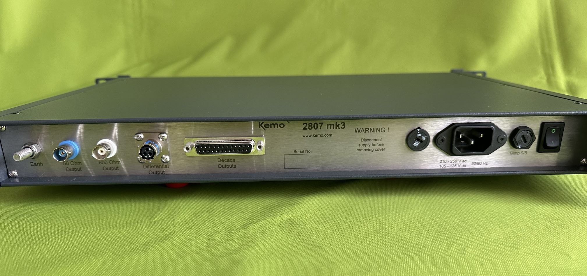 Kemo third octave calibrator rear panel
